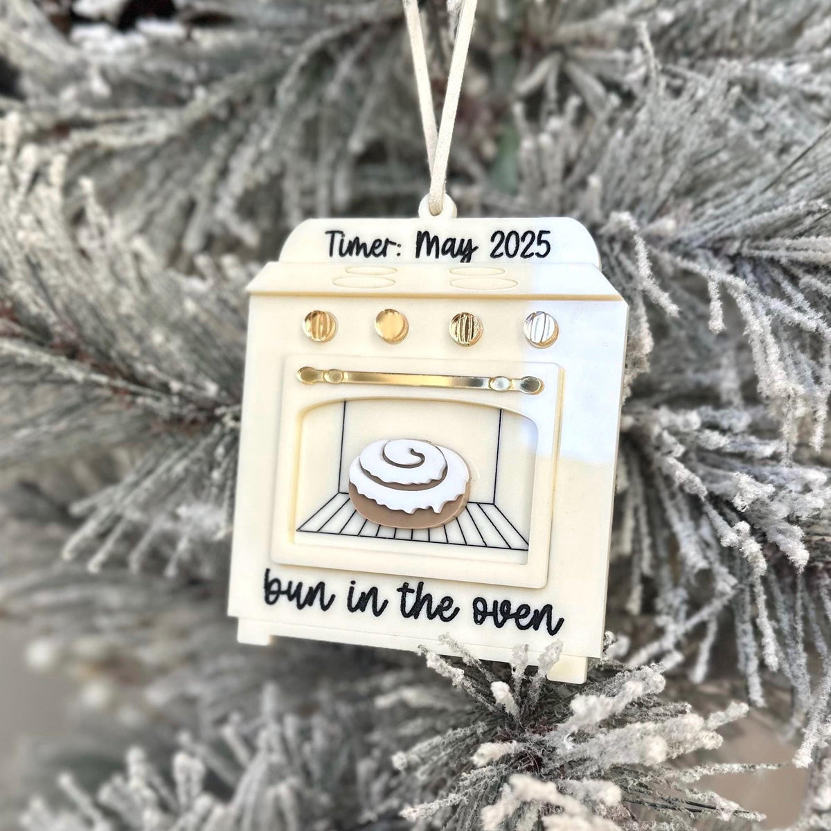 Bun in the oven pregnancy ornament, announcement for expectant mom