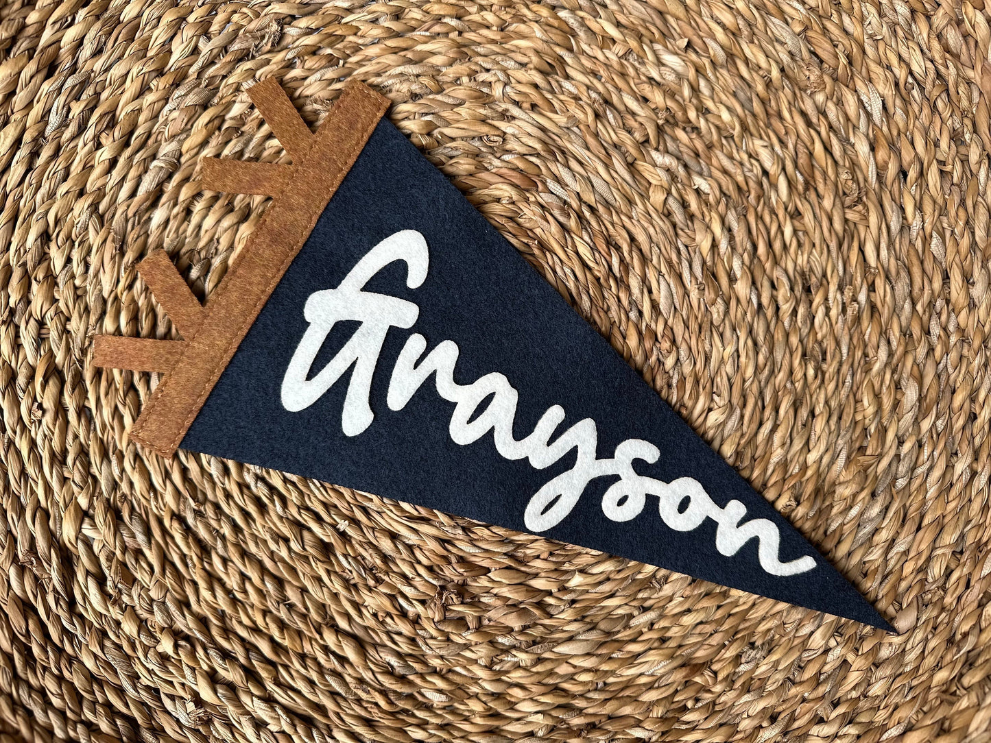 Custom mini pennant for baby, small name flag for newborn hospital photos, personalized photo prop first year, nursery toddler room decor