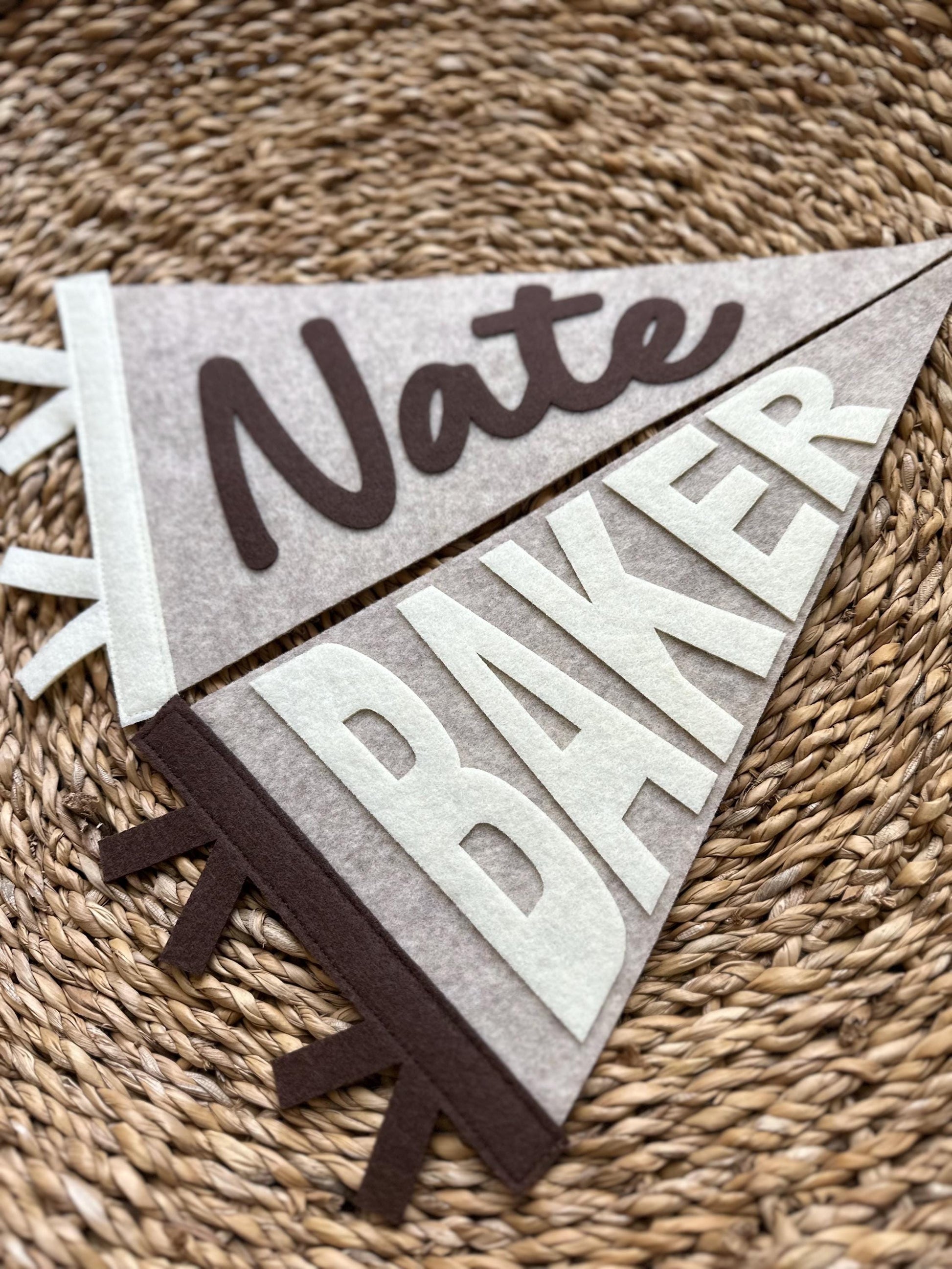 Custom mini pennant for baby, small name flag for newborn hospital photos, personalized photo prop first year, nursery toddler room decor